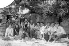 Manolis Fatseas: Group photograph of a wartime excursion, probably to Chamili. Seated from right: Manolis Fatseas, Giorgos Lourandos (Kalisperis), Yannis Lourandos, Kyriakos Lourandos, Kosmas Tzannes (Paterokosmas). In the centre, Areti Lourandos. Seated, left, Katerina Karavousanos. Digital...