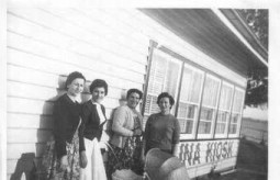 Ballina's Greek women at the Kiosk