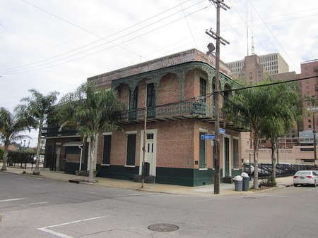 Plaque mounted on the front of Lafcadio Hearn’s former home at 1565-67 Cleveland Ave. - Hearn_House_NOLA_Cleveland_Robertson