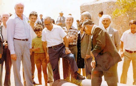 A FORMER PRIME MINISTER OF AUSTRALIA VISITS KYTHERA.... 