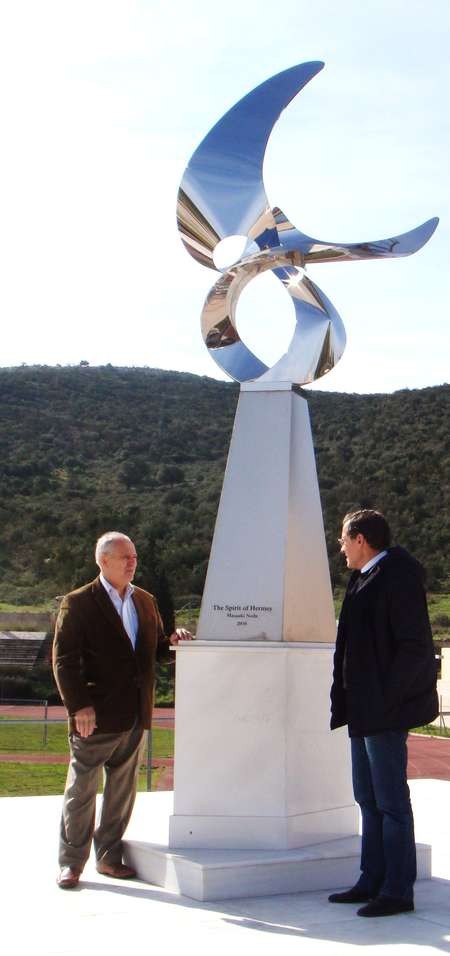 Takis Efstathiou and Masaaki Noda - Hearn Efstathiou and Noda at the Hermes statue marathon