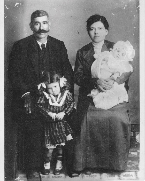 Family Megoloconomou