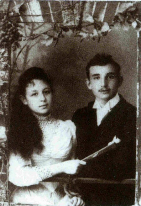 Antonis Benakis & his sister Penelope in Alexandria in 1891. 