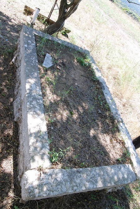 Unknown tomb 3, Agios Theothoros Cemetery 