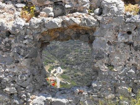glimpse through the walls of the Kastro close up 