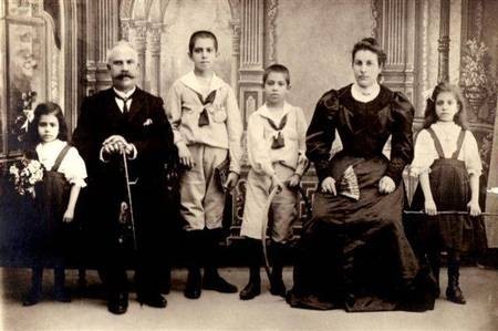 1908 Kosmas Galakatos & family 
