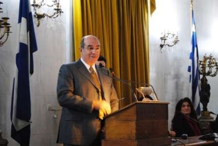 Professor Minas Coroneo speaking to the award he received for Kythera, 